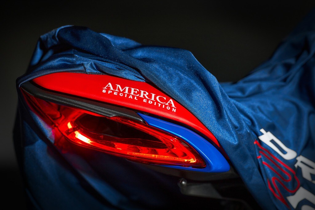 MV Agusta presenta la Dragster RR SCS America